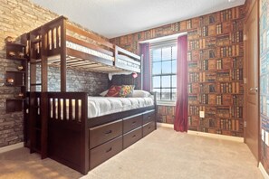 5 quartos, ferros/tábuas de passar roupa, Wi-Fi, roupa de cama