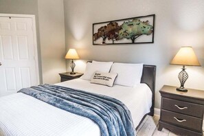 3 habitaciones, tabla de planchar con plancha, wifi y ropa de cama