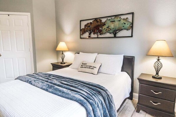 3 habitaciones, tabla de planchar con plancha, wifi y ropa de cama