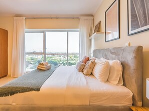 Deluxe Studio, City View | Free WiFi -  Stylish Studio Escape in the Heart of JLT (Dubai)