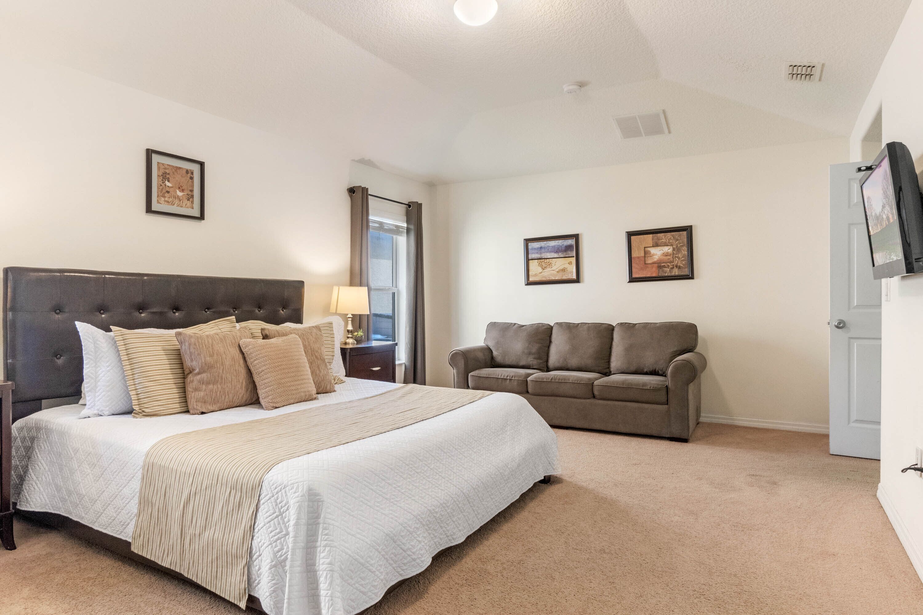 5 soverom, strykejern/-brett, wi-fi og sengetøy