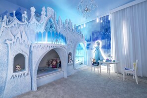 12 bedrooms, iron/ironing board, WiFi, bed sheets - Last Minute Disney! Private Pool, Hot Tub, Game Room & Themed Bedrooms. Book Now! #118661 (Orlando)