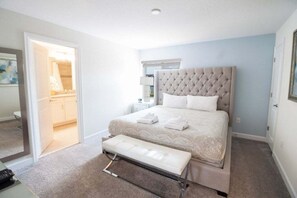 5 slaapkamers, een strijkplank/strijkijzer, wifi, beddengoed