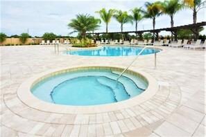 Opvarmet pool