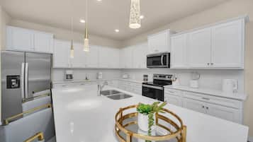 KylskÄp, mikrovÄgsugn, ugn och spishÀll