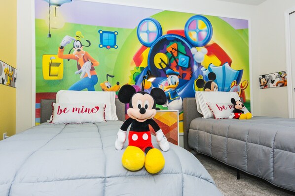 6 bedrooms, iron/ironing board, WiFi, bed sheets