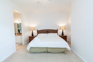 3 bedrooms, iron/ironing board, WiFi, bed sheets - Last Minute Disney Getaway! Luxury Condo with Private Balcony. Book Now! #62649 (Orlando)