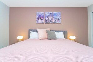 5 bedrooms, iron/ironing board, WiFi, bed sheets