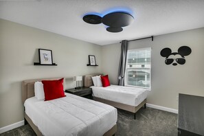 4 habitaciones, tabla de planchar con plancha, wifi y ropa de cama 