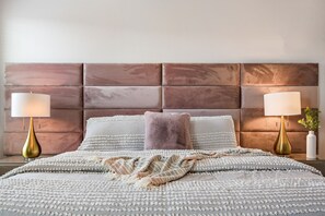 6 bedrooms, iron/ironing board, WiFi, bed sheets