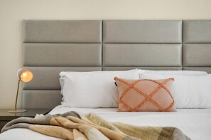 6 habitaciones, tabla de planchar con plancha, wifi y ropa de cama 