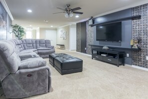 Smart TV, fireplace