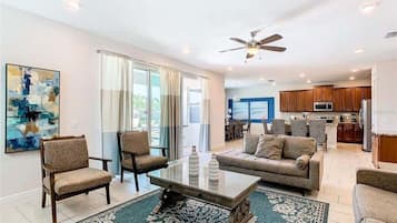 Smart TV, futbolito, mesa de ping pong