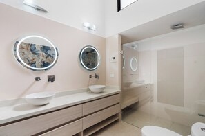 House | Bathroom - Sophisticated Home with a Chic Design and a Private Terrace with a Plunge Pool (Sardinal)