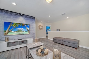 Smart TV, table tennis - Last Minute Disney Getaway! Luxury Villa with Private Pool. Book Now! #115465 (Orlando)