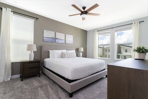 6 slaapkamers, een strijkplank/strijkijzer, wifi, beddengoed