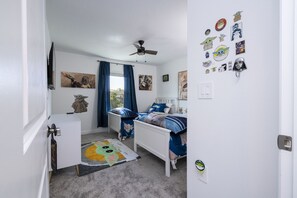 4 chambres, fer et planche à repasser, Wi-Fi, draps fournis