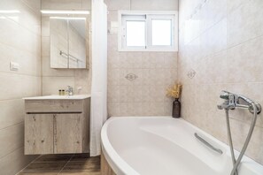 Apartment, Sea View | Bathroom