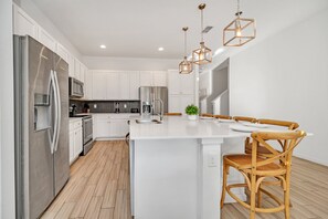 Fridge, microwave, oven, stovetop - Last Minute Disney Getaway! Luxury Villa with Private Pool & Game Room. Book Now! #115445 (Orlando)