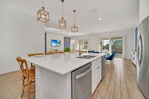 Fridge, microwave, oven, stovetop - Last Minute Disney Getaway! Luxury Villa with Private Pool & Game Room. Book Now! #115445 (Orlando)