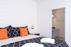 12 chambres, fer et planche à repasser, Wi-Fi, draps fournis