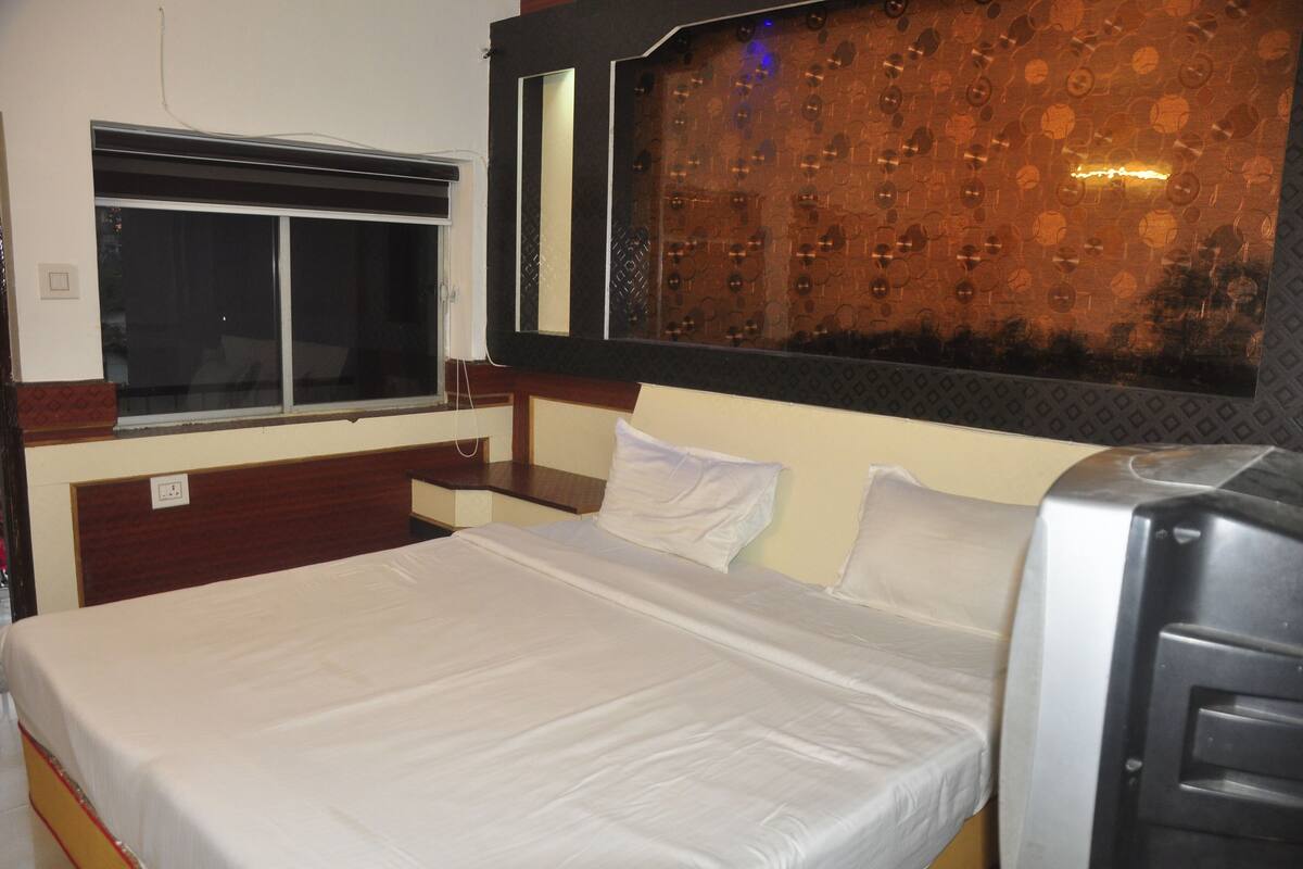 Chambre Familiale, balcon, vue ville | 1 chambre, bureau, espace de travail pour ordinateur portable