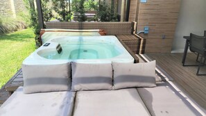 Baignoire à remous extérieure