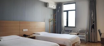 Motel 168 (Fuyang Railway Station)