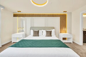5 habitaciones, tabla de planchar con plancha, wifi y ropa de cama 