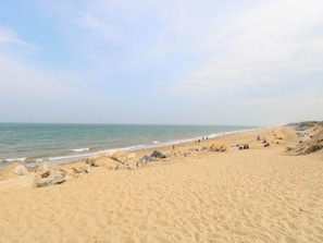 Beach nearby - 6 Barleycroft (Great Yarmouth)