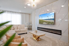 Smart-tv och eldstad