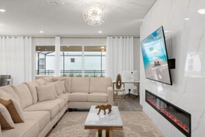 Smart TV y chimenea 