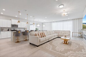 Een smart-tv en een open haard