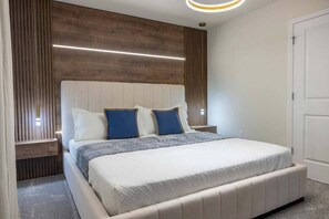 10 quartos, ferros/tábuas de passar roupa, Wi-Fi, roupa de cama