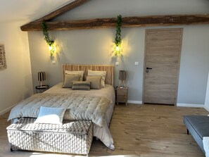 MÛRE | Premium bedding, memory foam beds, iron/ironing board, free WiFi - Le Clos Zélie (Porte des Pierres Dorees)