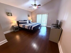 4 slaapkamers, een strijkplank/strijkijzer, wifi, beddengoed