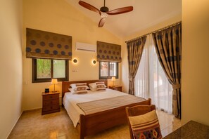 3 bedrooms, desk, iron/ironing board, travel cot