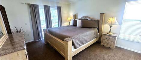 5 chambres, fer et planche à repasser, Wi-Fi, draps fournis