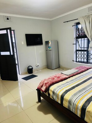 Family Double Room | Bathroom - God Mercy Place (Durban)