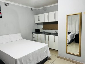 Family Double Room | Free WiFi - God Mercy Place (Durban)