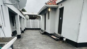 Ảnh chưa phân loại, 2 trong số 12 ảnh, nút