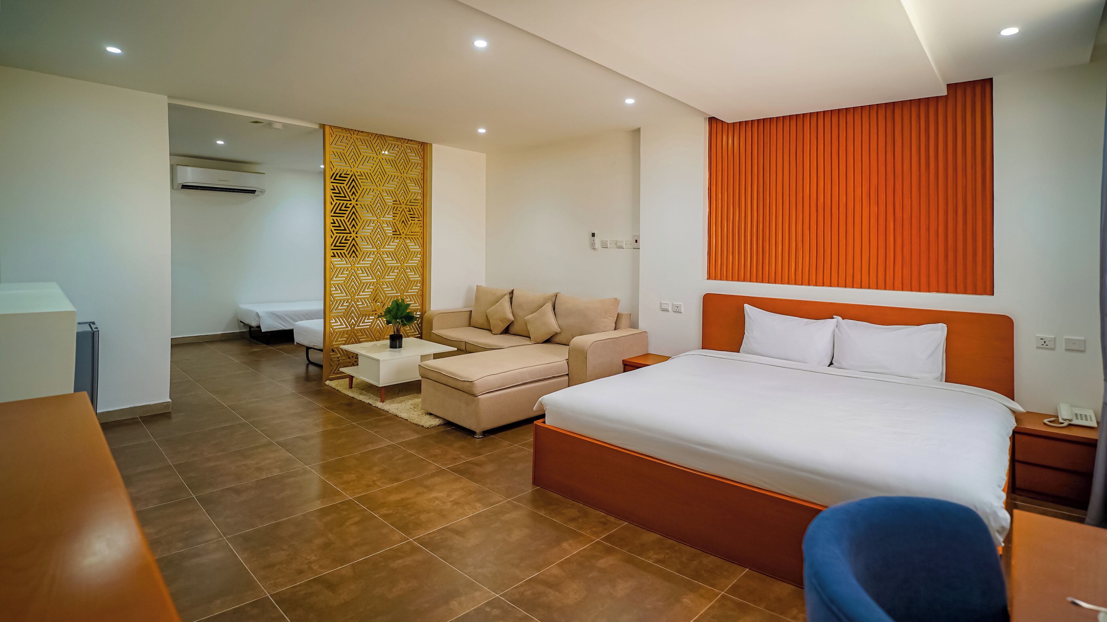 Family Suite, Non Smoking | In-room safe, desk, laptop workspace, soundproofing