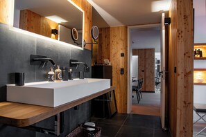 Dining - Luxuriöse Ferienwohnung auf der "Schwäbischen Alb" mit Terrasse, Pool und Sauna. (Laichingen)