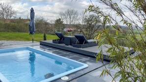 Outdoor pool, a heated pool - Luxuriöse Ferienwohnung auf der "Schwäbischen Alb" mit Terrasse, Pool und Sauna. (Laichingen)