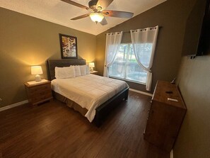 3 soverom, strykejern/-brett, wi-fi og sengetøy