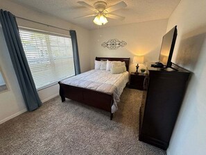 3 quartos, ferros/tábuas de passar roupa, Wi-Fi, roupa de cama