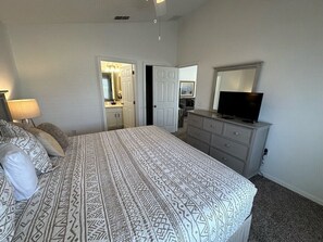 3 chambres, fer et planche à repasser, Wi-Fi, draps fournis