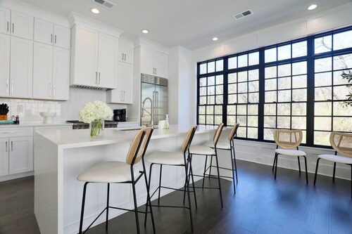 The Manning 
Luxurious New Construction Walk to the Grove and Square!