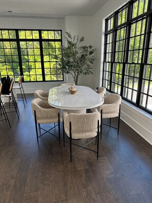 Dining - The Manning 
Luxurious New Construction Walk to the Grove and Square! (Oxford)
