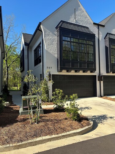 The Manning 
Luxurious New Construction Walk to the Grove and Square!